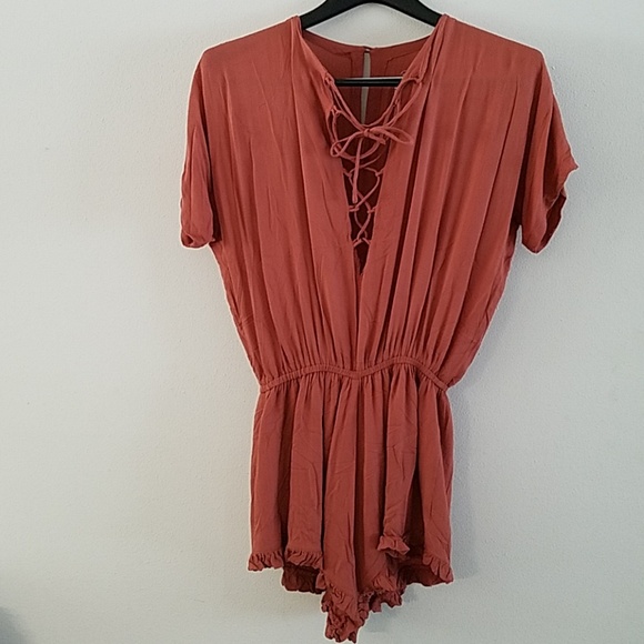 Gypsy by the Sea Size S Mauve Ruffles Romper - Picture 1 of 8